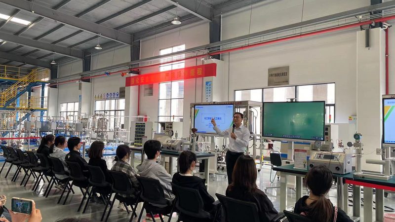 工程塑料原料：回收料与全新料有何不同？**